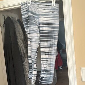 Women’s Nike dry fit work out leggins
